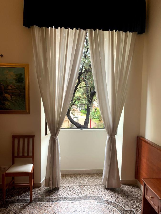 Paramount Pensión Roma